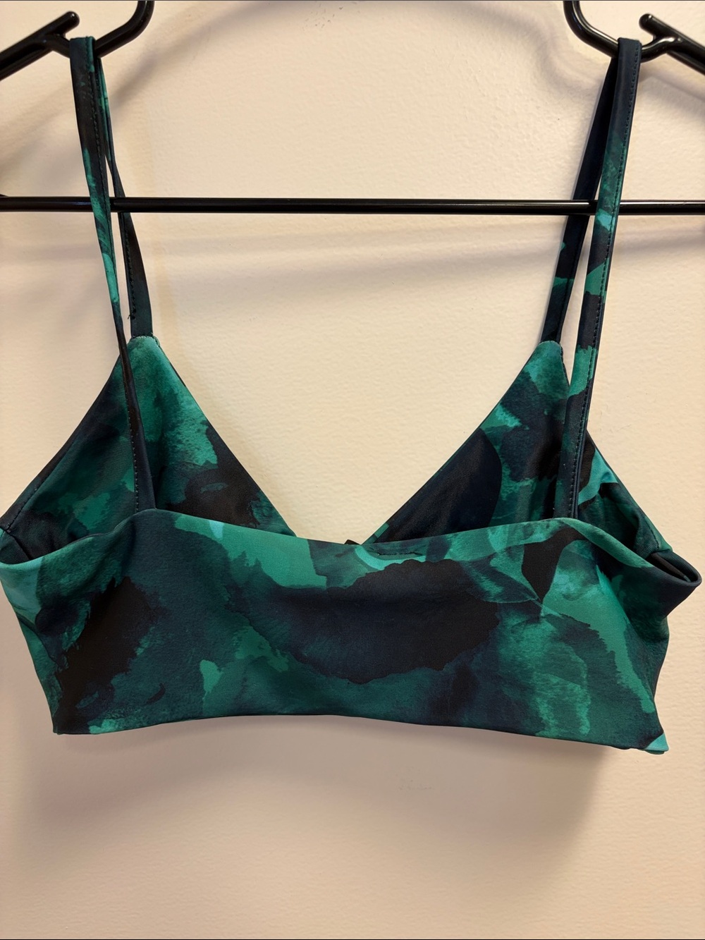 PrettyLittleThing Patterned Bikini Tops - Picture 4 of 11
